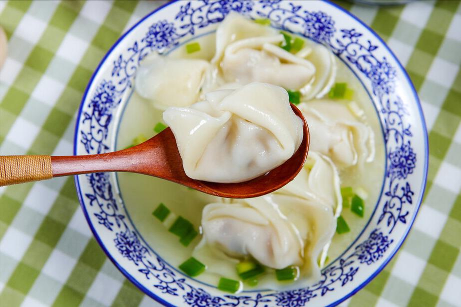 馄饨要好吃汤底是关键素材,馄饨要想做的鲜美秘诀在哪