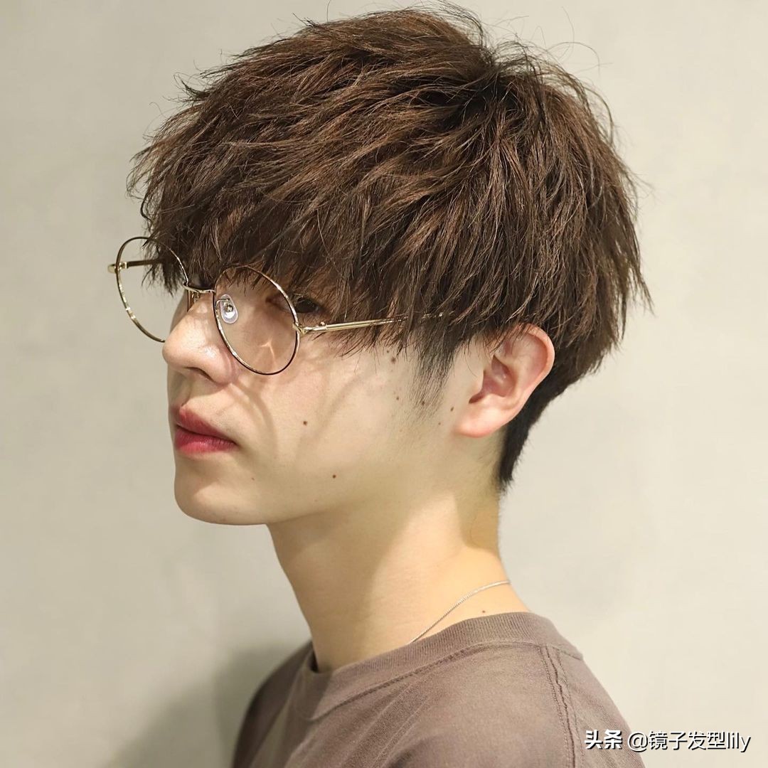 不过时的男士背头发型,男士一定要尝试的发型韩式背头