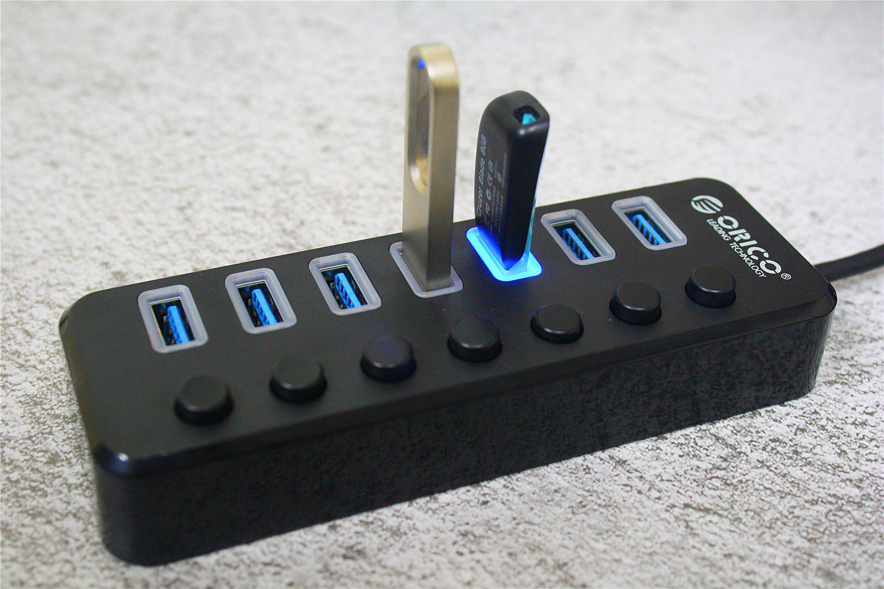 烧了2个HUB和1个光驱后我选择了分控集线器