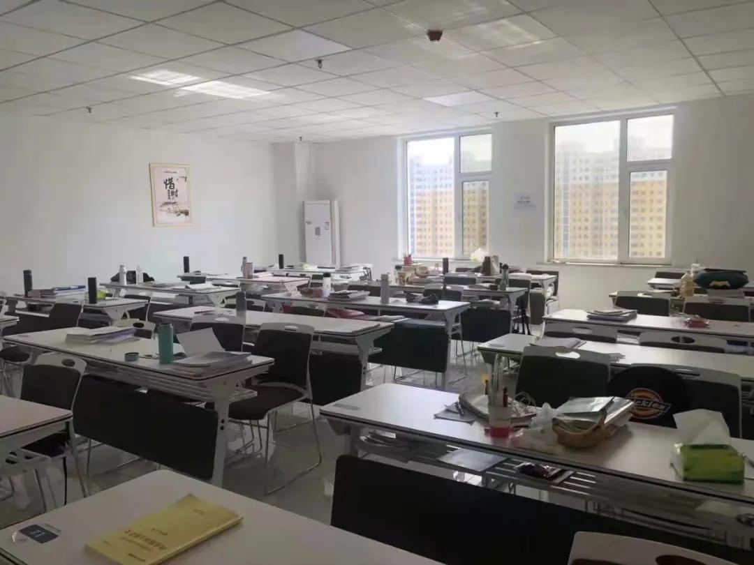 公考老师考上公务员,没考上公务员考上了事业编