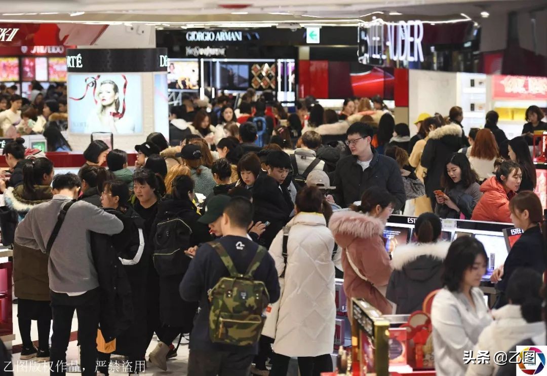 韩国免税店抢购中国游客,韩国免税店爆火