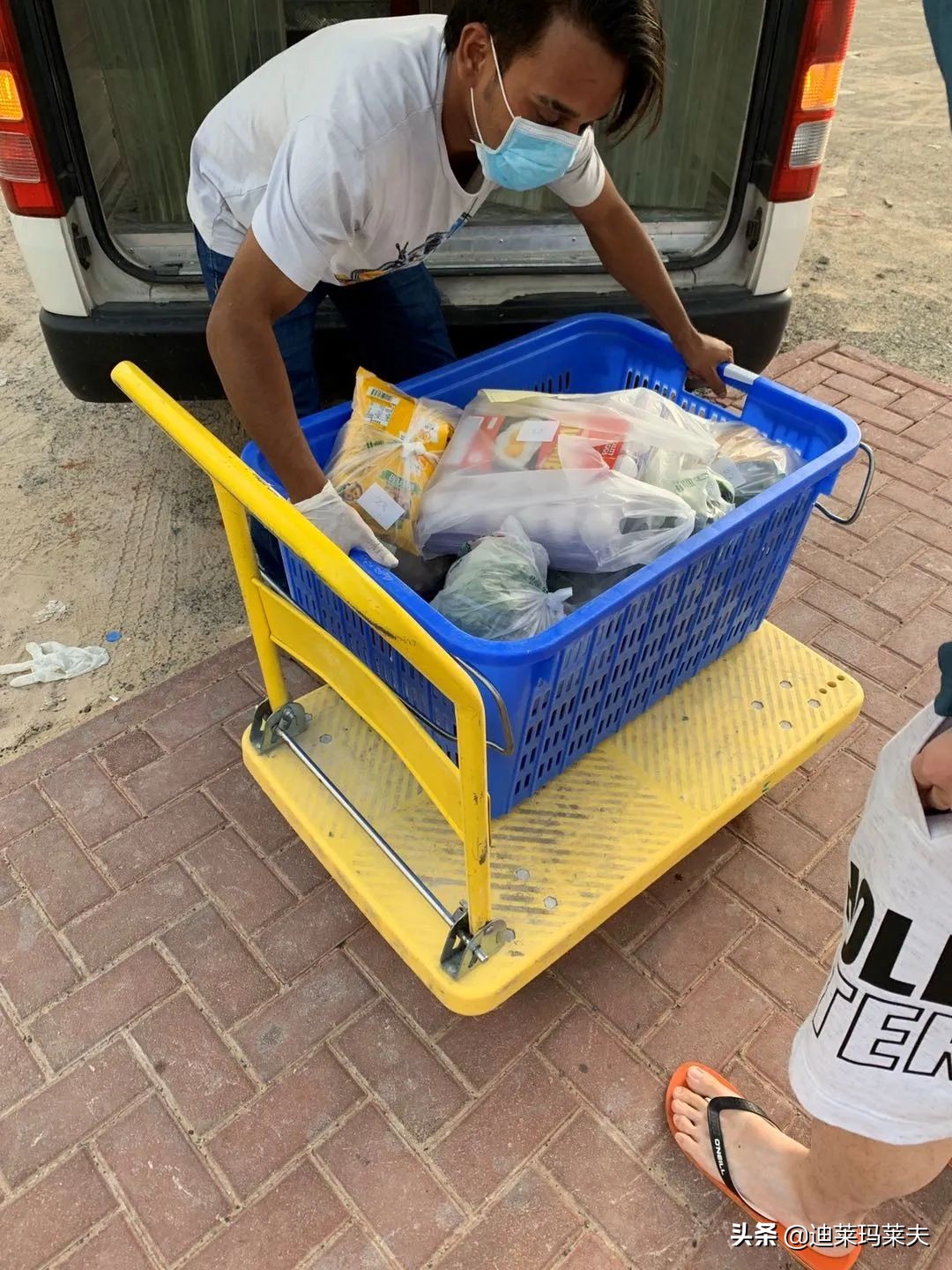 “我只渴望一张回家的机票”，那些「流落」在迪拜街头的中国人