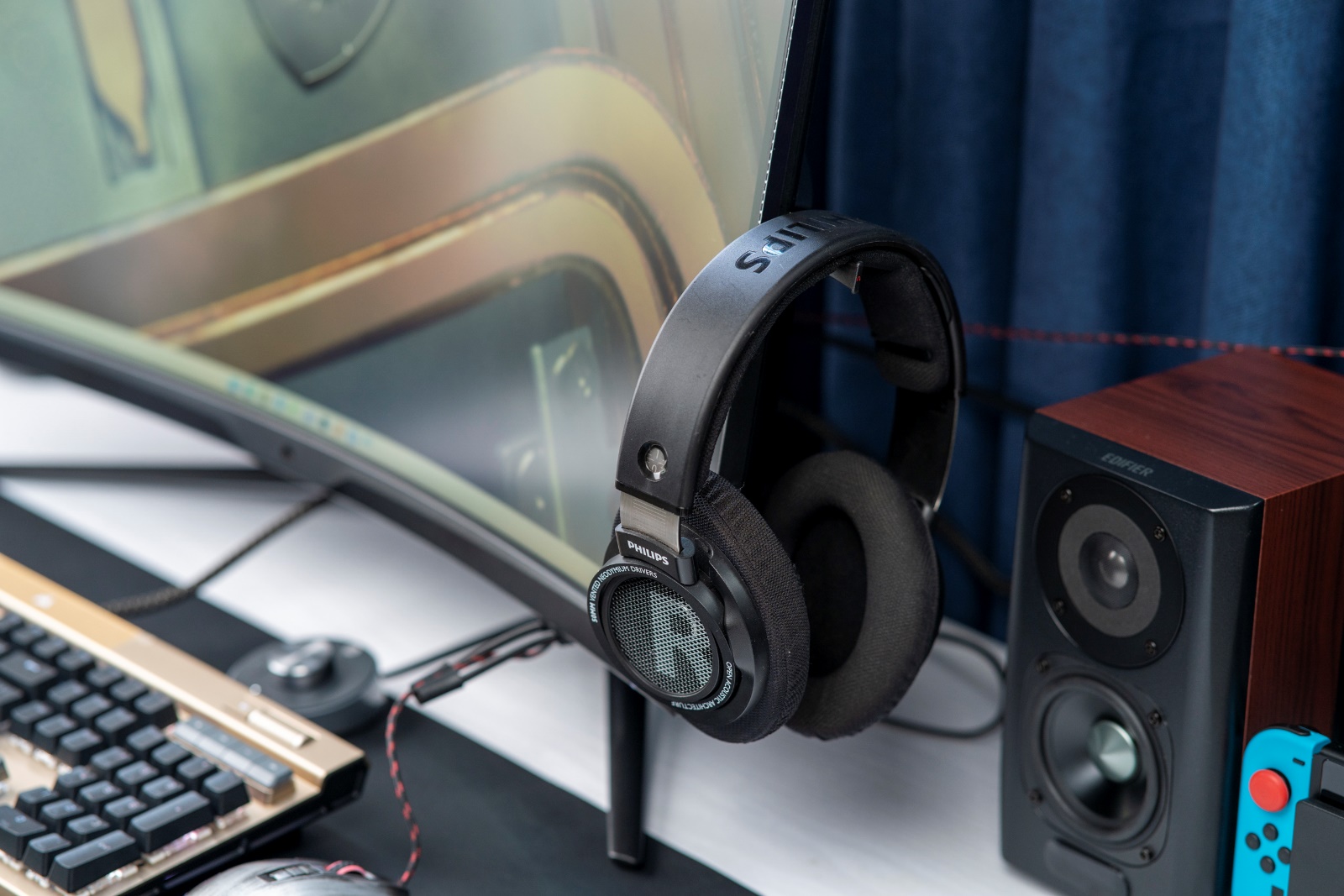 32英寸1800r曲面屏测评,32寸显示器1800r实测