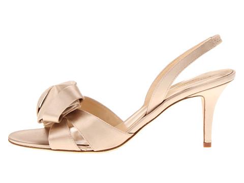 夏季凉鞋怎么防脏,夏天皮凉鞋怎么保养女