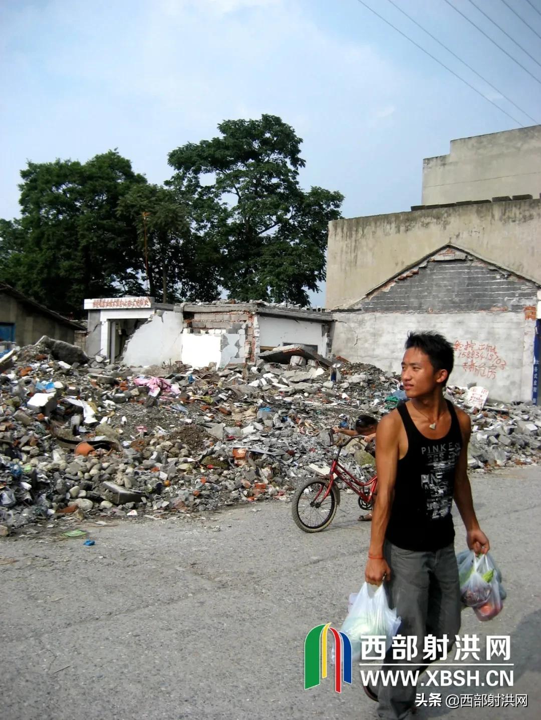 2008年汶川地震记者现场报道,2008年汶川地震伤感视频