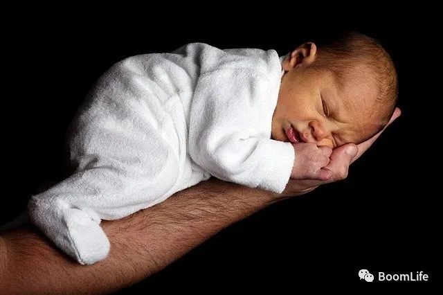 宝宝夜间不睡怎样哄睡,婴儿夜里睡眠不好怎么改善