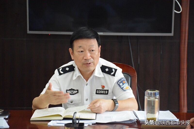 西安交警全力以赴护航中考,西安警方为夜间经济生活保驾护航