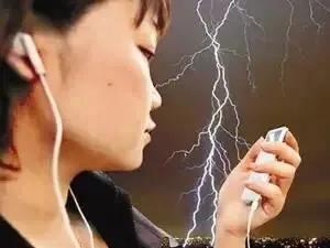 雷击天气如何应对,雷雨天气预防雷击正确的做法是