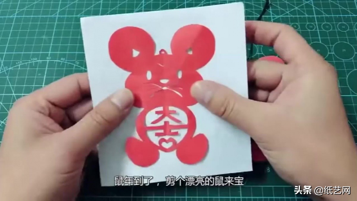用白纸做新年创意剪纸画,用彩纸自制过年剪纸