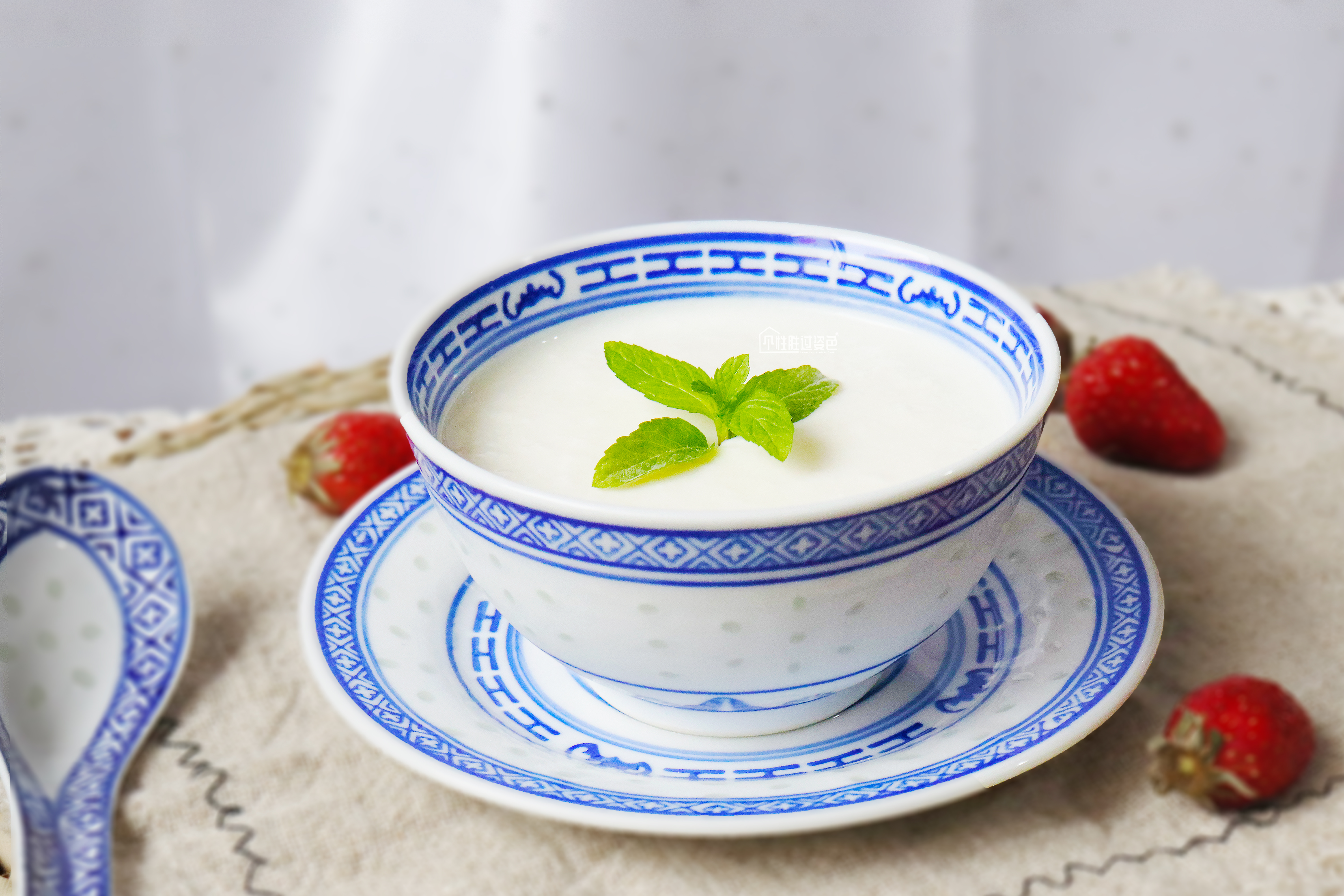 奶粉做酸奶不用酸奶机不用菌粉,在家制作酸奶不用酸奶机