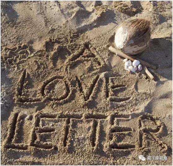 好歌赏析，听歌学英语-Lovelettersinthesand在沙里的情书