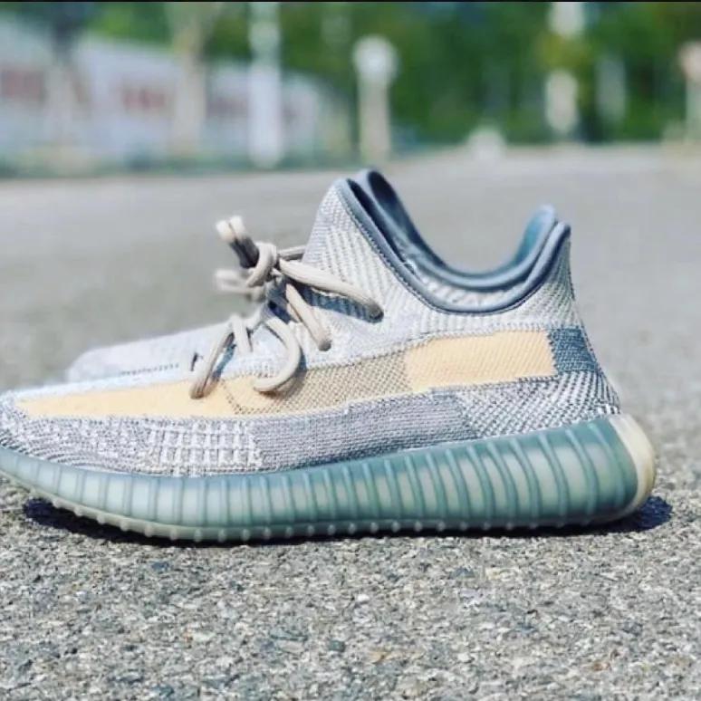 yeezy350v2左右脚感不一样,yeezy350国风