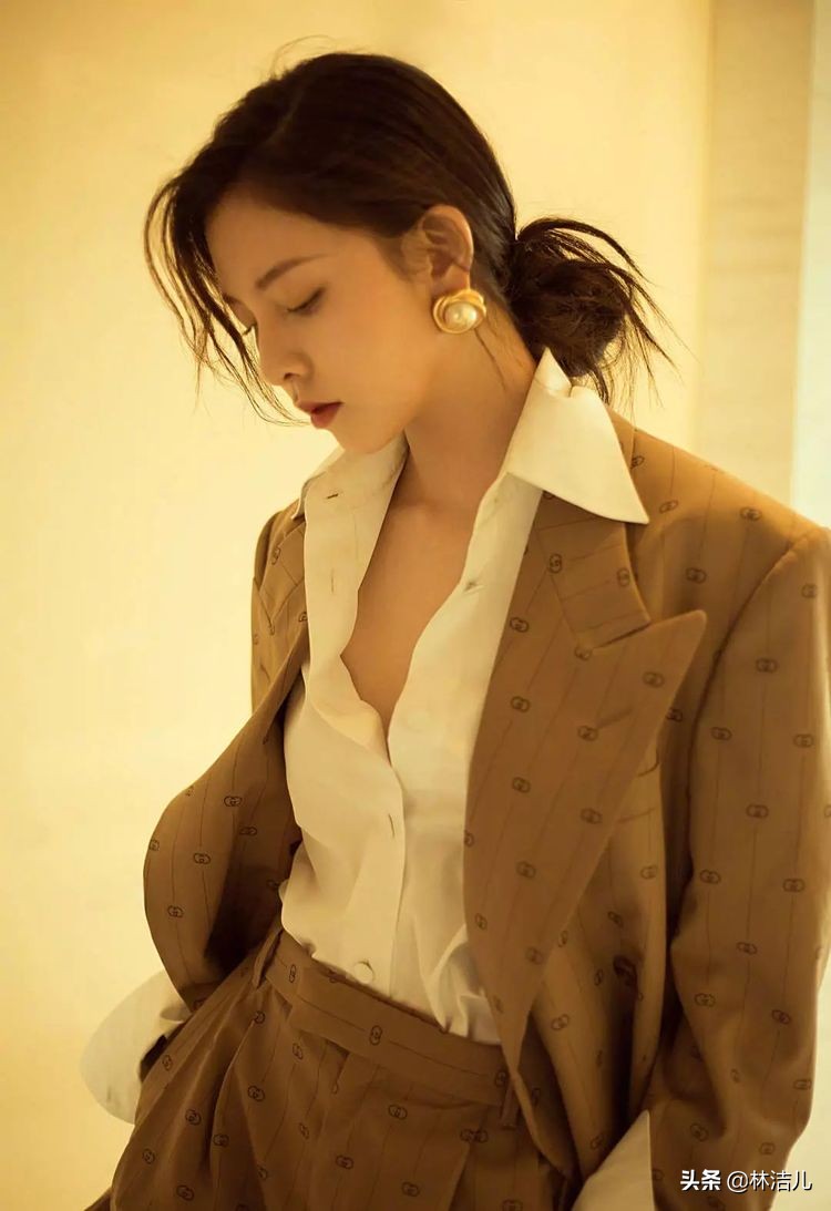 周冬雨短发发型卷发教程,杨幂周冬雨发型美呆了