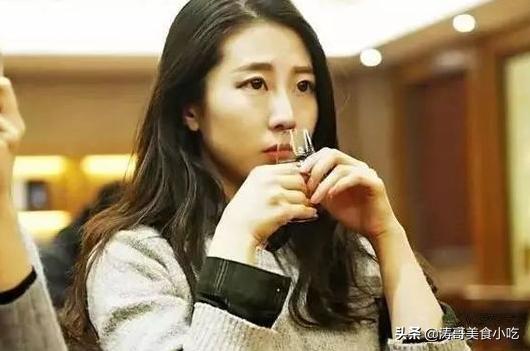 购买白酒时，外瓶上有这行数字，10元一瓶也是纯粮食酿造