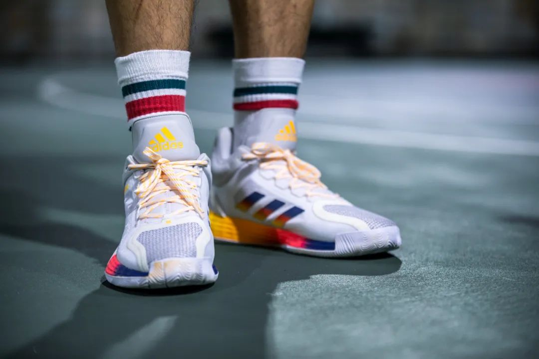 与罗斯11外形相像的鞋,罗斯11和米切尔3怎么选