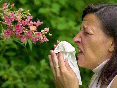 老感觉“菊花”痒，忍不住用手去挠？这3种现象是根本原因