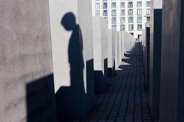 17岁少年被诊断为易性癖，受不了各种折磨，最终在重庆自杀