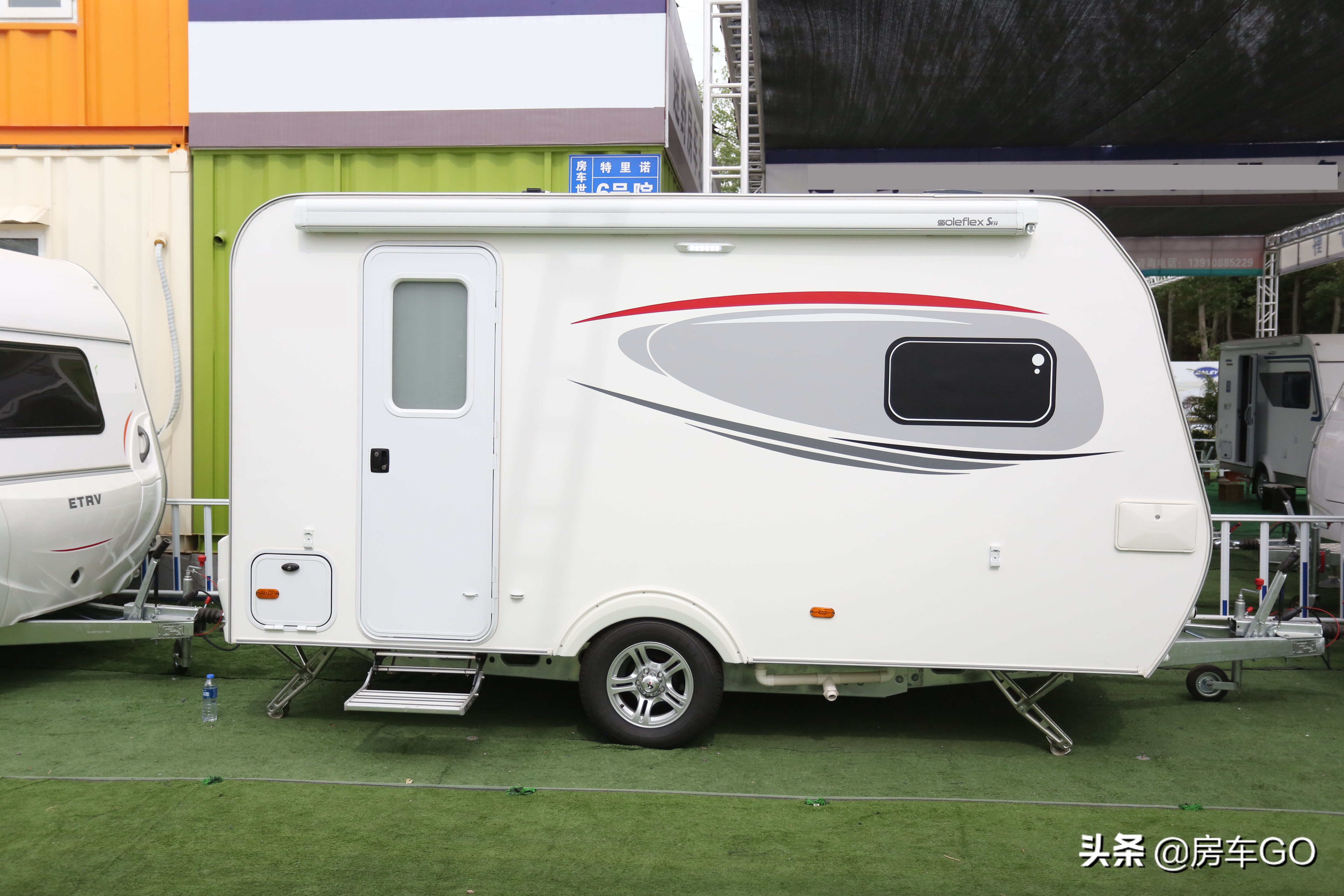 可以上蓝牌的拖挂房车,能住三人小型拖挂房车