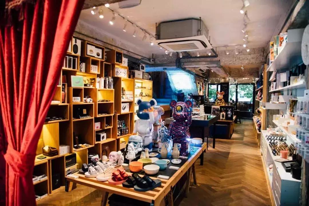 让CLOT从街头小品牌到时装周常客，除了陈冠希他也功不可没