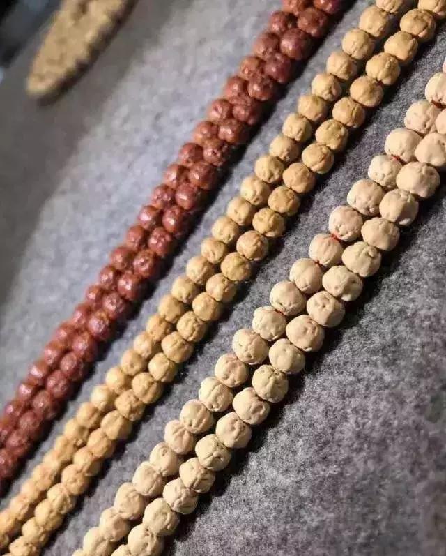 南红包浆老坑料手串盘玩,南红手串能盘出包浆吗