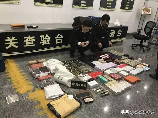 旅客机场被查,机场海关检查行李箱