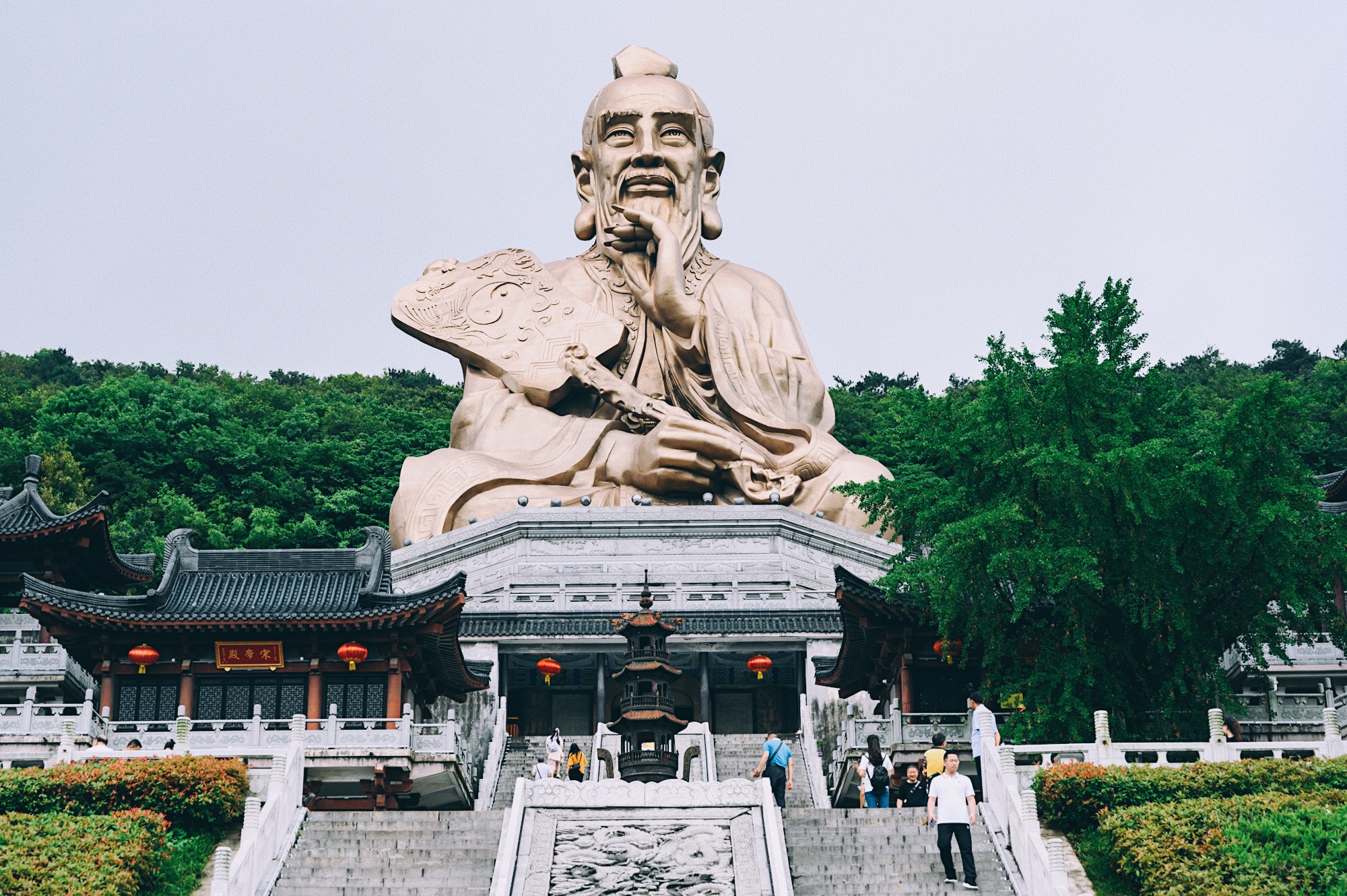 外地游客第一次去茅山旅游，到山顶后看到两行字沉默了：再次买票
