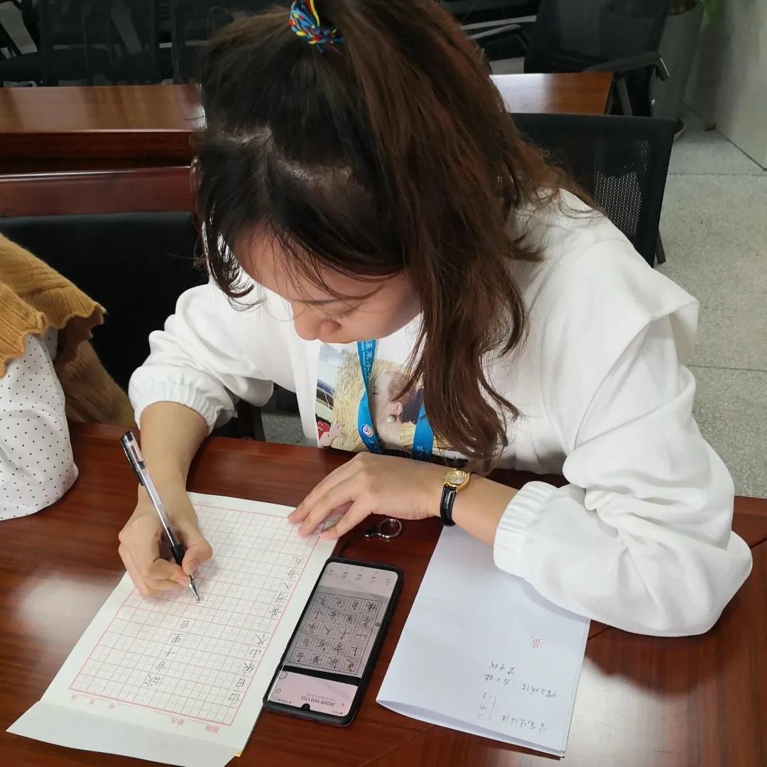 「温小--教学前沿」提高素养，始于笔尖——记温泉小学新教师书法培训