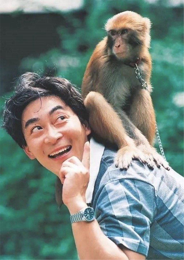 为钱反咬恩师，好友葬礼宣传新剧，六小龄童：完美诠释人如何变猴