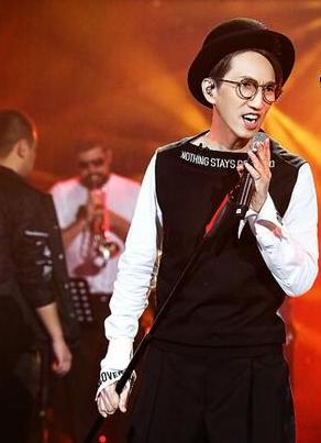 专辑张张大卖，事业一路高歌，这是我们忘掉他风流史的理由？