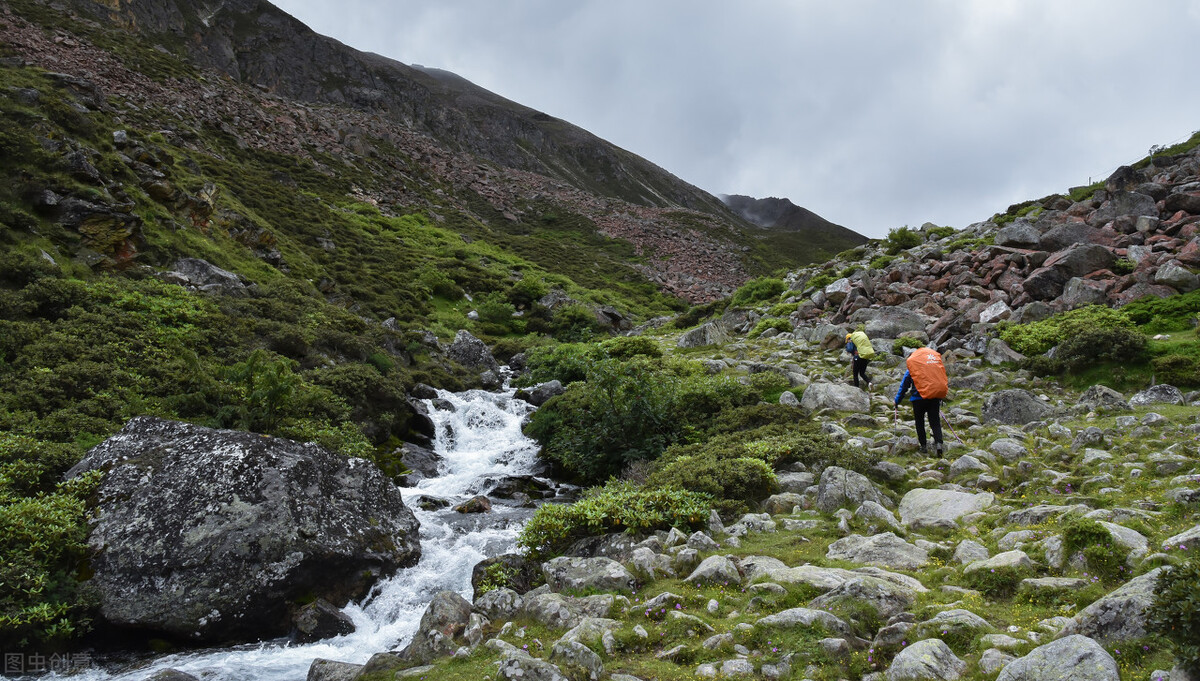 爬山是一项全身运动，要想爬山有效果，以下几点你一定要关注