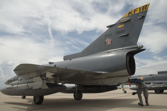 哥伦比亚空军总爱买二手货，瑞典萨博公司表示，看看我的鹰狮