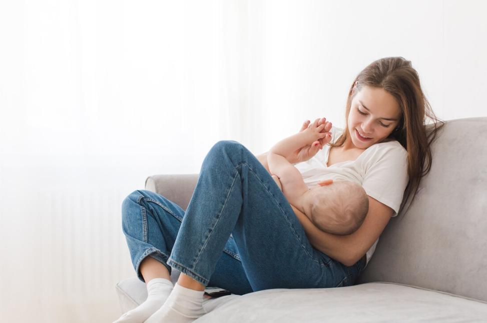 母乳不够会导致宝宝什么病,奶水不够宝宝便便会减少吗