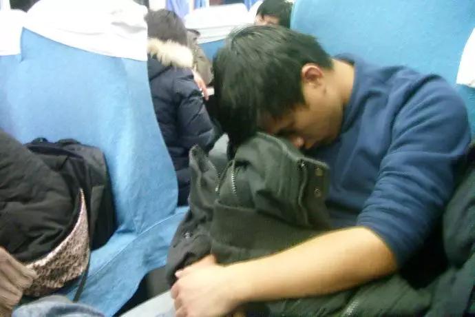 硬座难受还是硬卧难受,硬座真的很难受吗