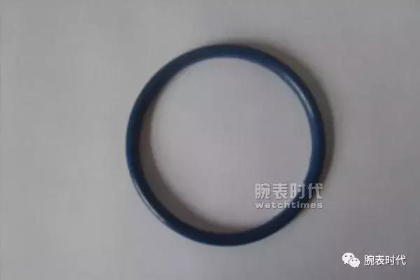 夏天每天都想泡在水里,适合夏季的腕表