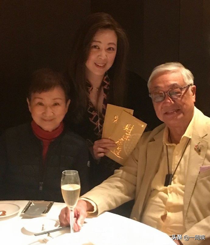 王馨平和曾江关系,王馨平俩姐妹悼念曾江