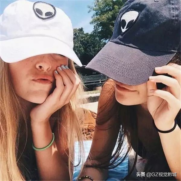 拍照时怎样克服不看镜头的尴尬感,解决拍照尴尬的技巧