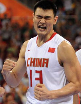 巅峰时期的姚明有多可怕,一个视频告诉你巅峰姚明有多强