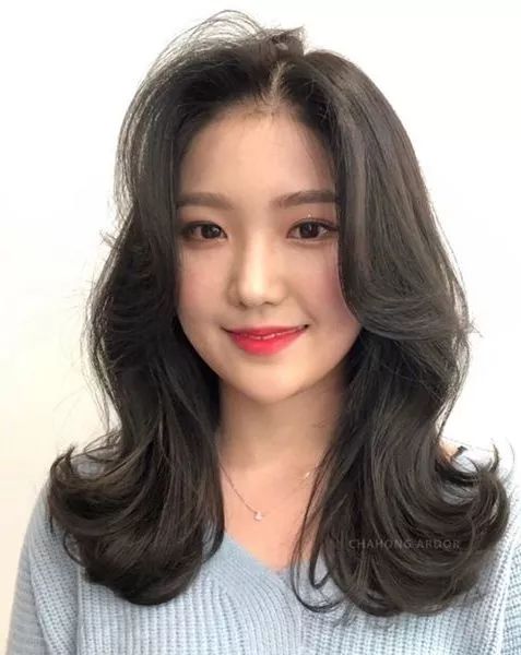 圆脸窄额头女生适合什么刘海,额头尖窄脸又小适合什么样的刘海