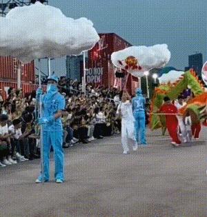 国际大牌玩中国风丑出新高度！十二生肖被玩坏，奶奶看了都嫌土
