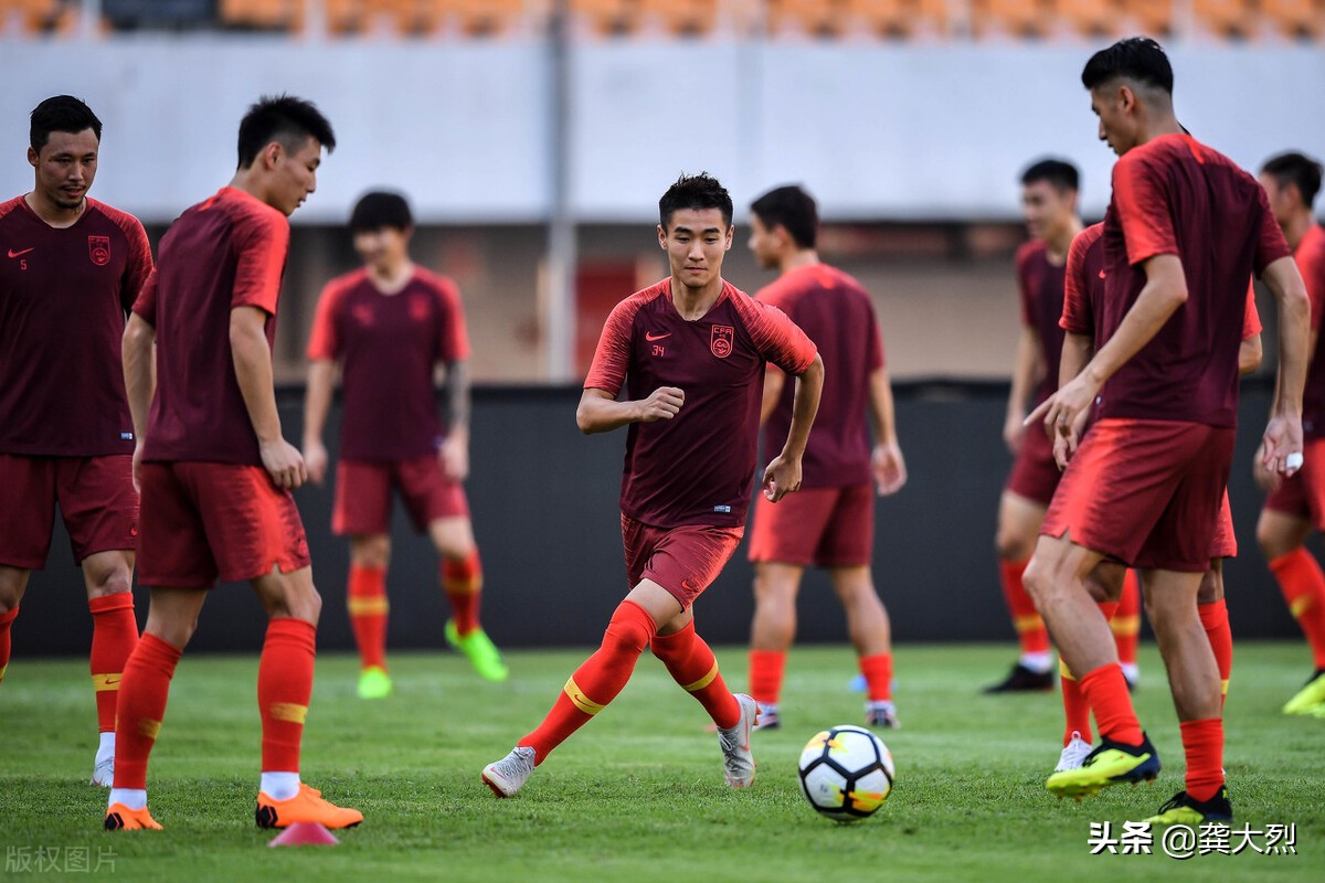 3-2，国足读秒绝杀越南队，为国庆献礼，国足的血性和韧劲回来了