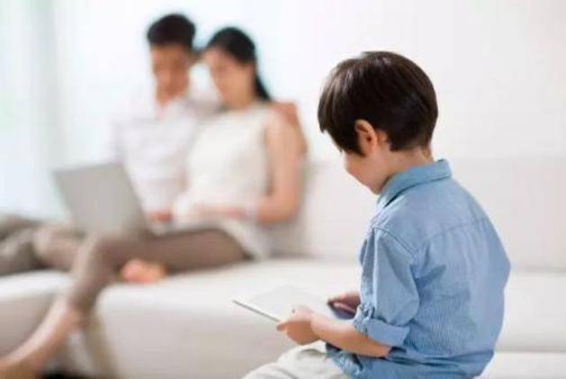 孩子爱咬指甲不爱吃饭怎么办,孩子不良习惯忍不住咬指甲怎么办