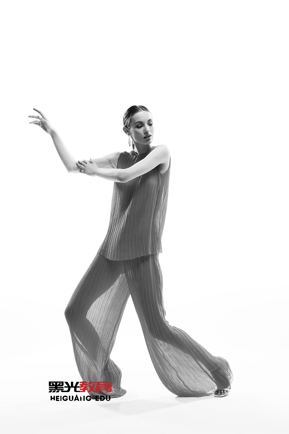 学摄影一年大概要花多少钱,零基础学习摄影到就业要多少钱