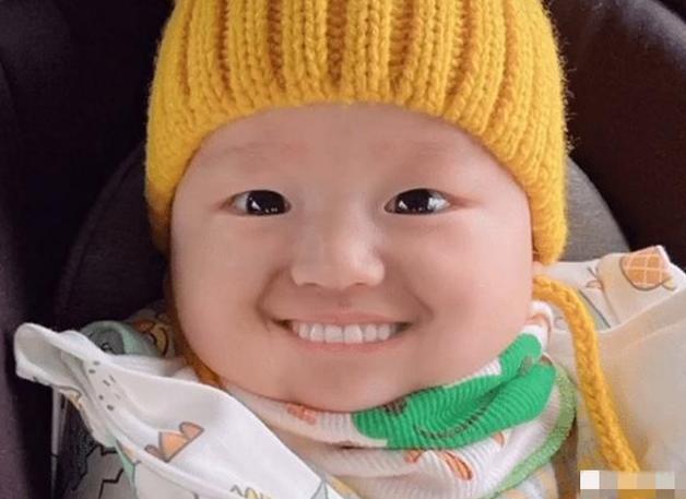 宝宝满口黄牙图片,宝宝满口牙照片火了