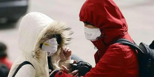 口罩戴着耳朵疼能用什么方法解决,戴口罩勒着耳朵上面疼怎么缓解