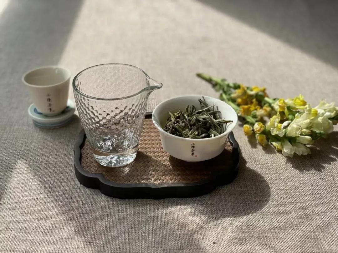 白茶喝着像红茶,白茶喝起来像新茶吗为什么