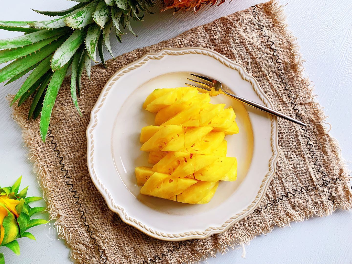 买菠萝买圆的,买菠萝买黄的还是青的