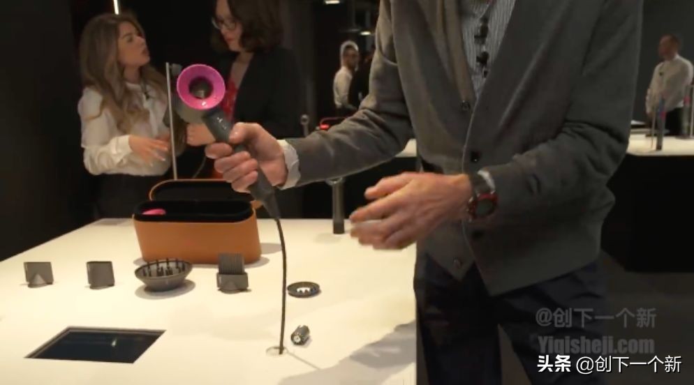 昨天，神器又出，专把弯的撸直