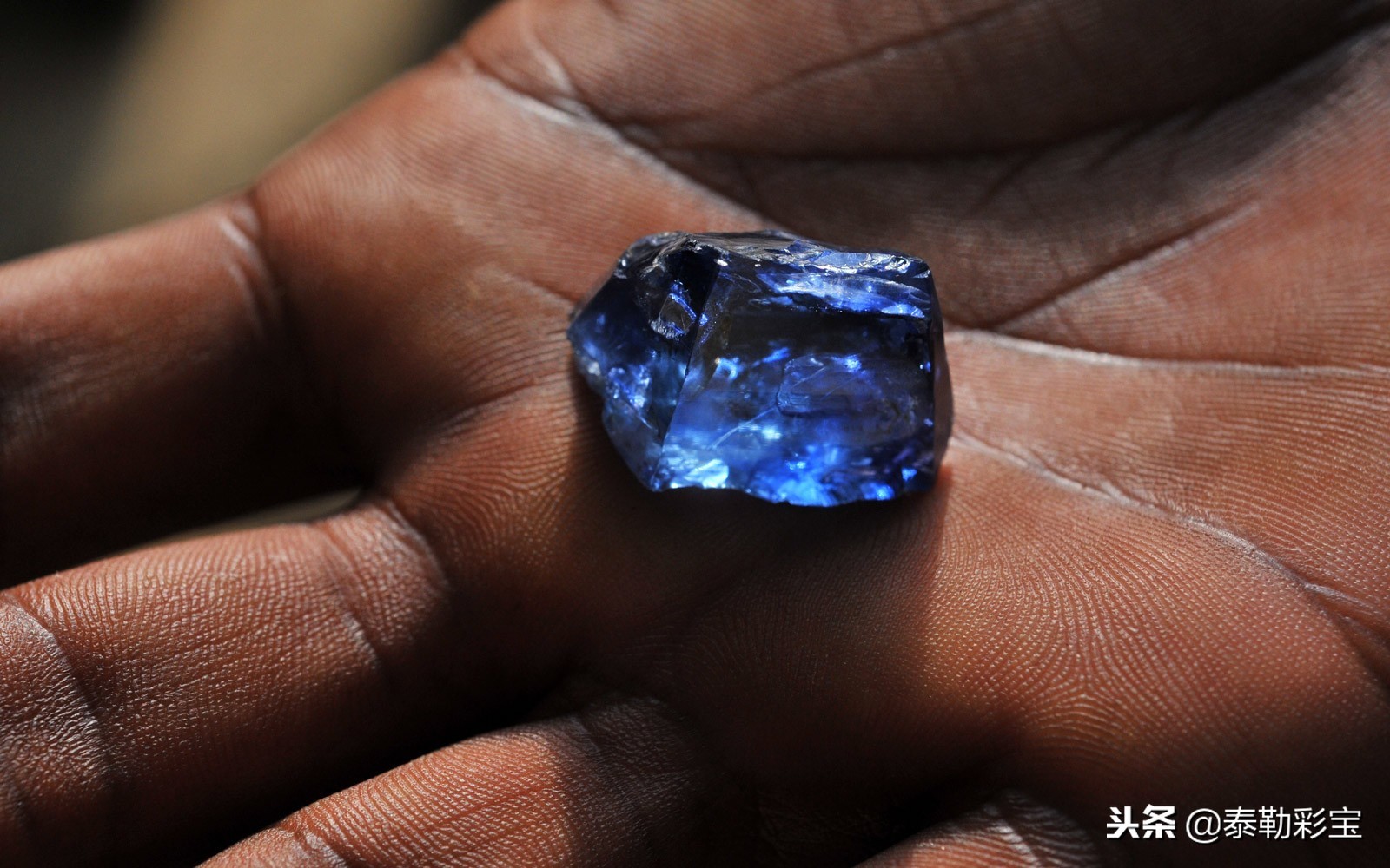 斯里兰卡蓝宝石价格一般多少钱,如何鉴别斯里兰卡的蓝宝石