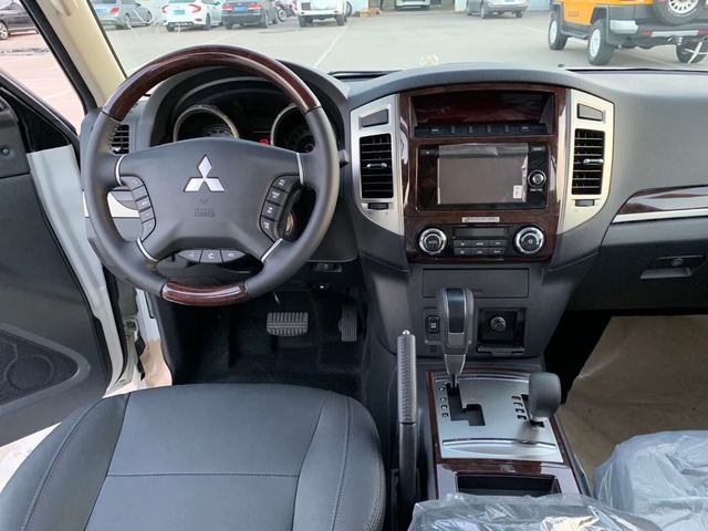 三菱帕杰罗平行进口v97顶配,福州平行进口三菱帕杰罗v97