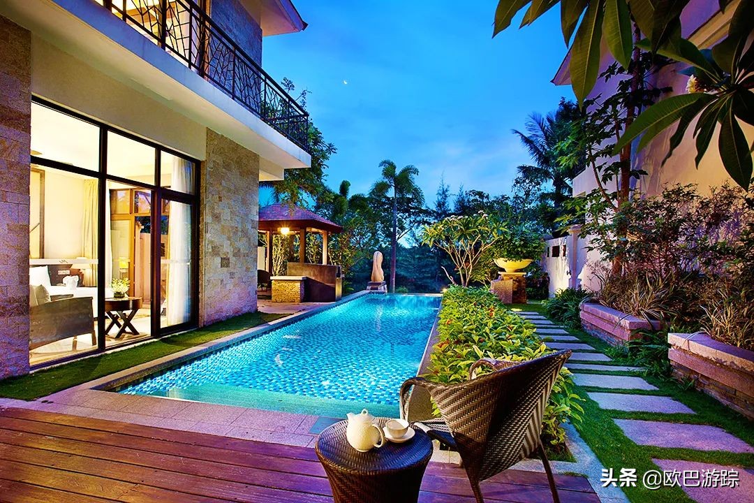 三亚维景度假酒店，占地100000多平米，位于天下第一湾的亚龙湾